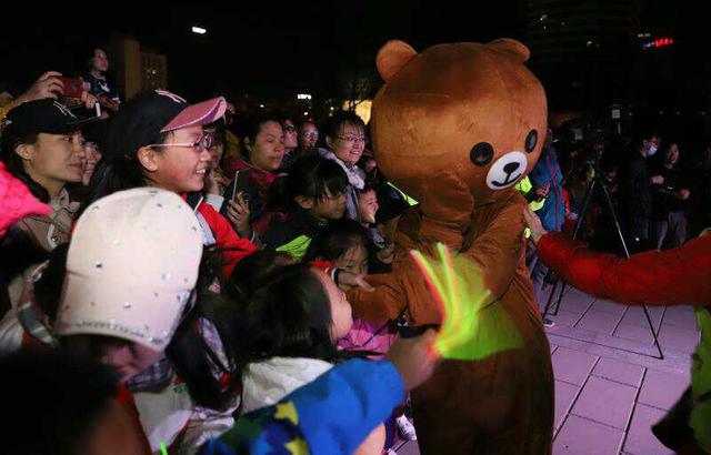 保定市环保志愿者协会举办“地球一小时”活动，四千余市民参与