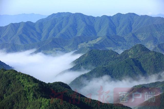 栾川抱犊寨 云海美如水墨画