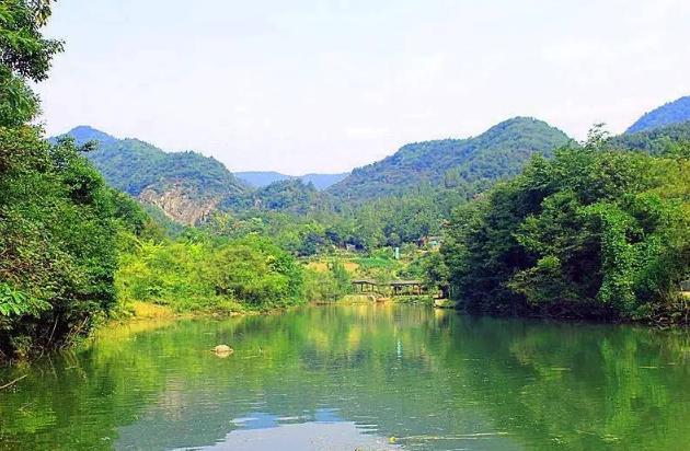 南阳淅川县唯一值得去的景点，瀑布成群，绿树成荫，堪称仙境