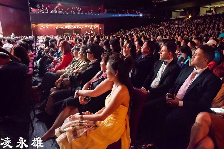 刘晓庆精彩演艺风靡悉尼观众 《风华绝代》首演座无虚席满堂红