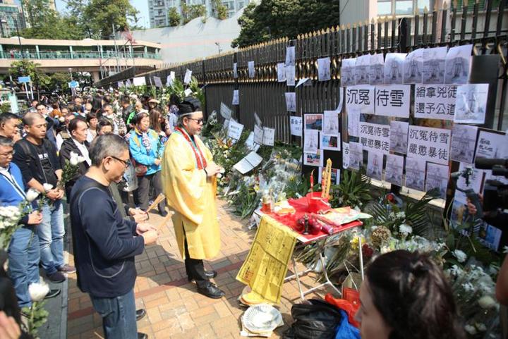 香港市民藉「头七」超度清洁工罗伯冤魂促止暴 妻儿忧祸不敢送