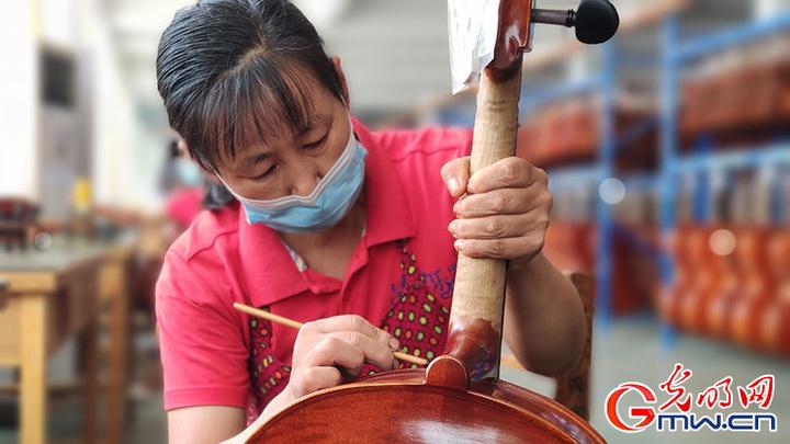 【走向我们的小康生活】组图：确山提琴奏出“中国好声音”