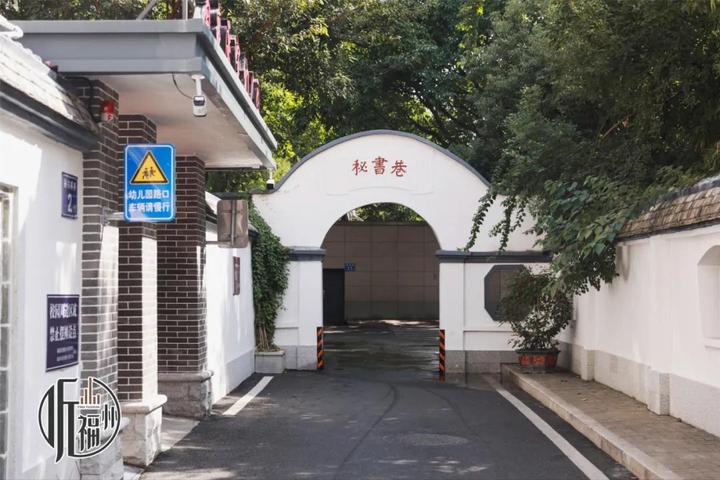 东通温泉路,西邻琼东河,南临东大路,北倚永安街