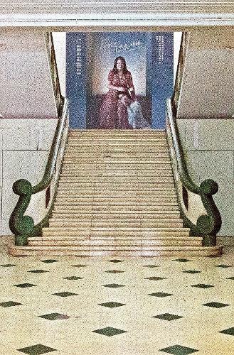 進入大堂即見古典的主樓梯