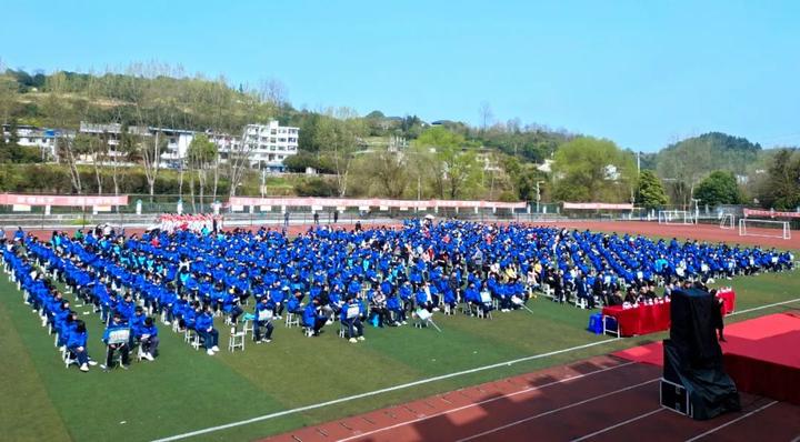 湄潭中学举行迎接中考百日誓师大会