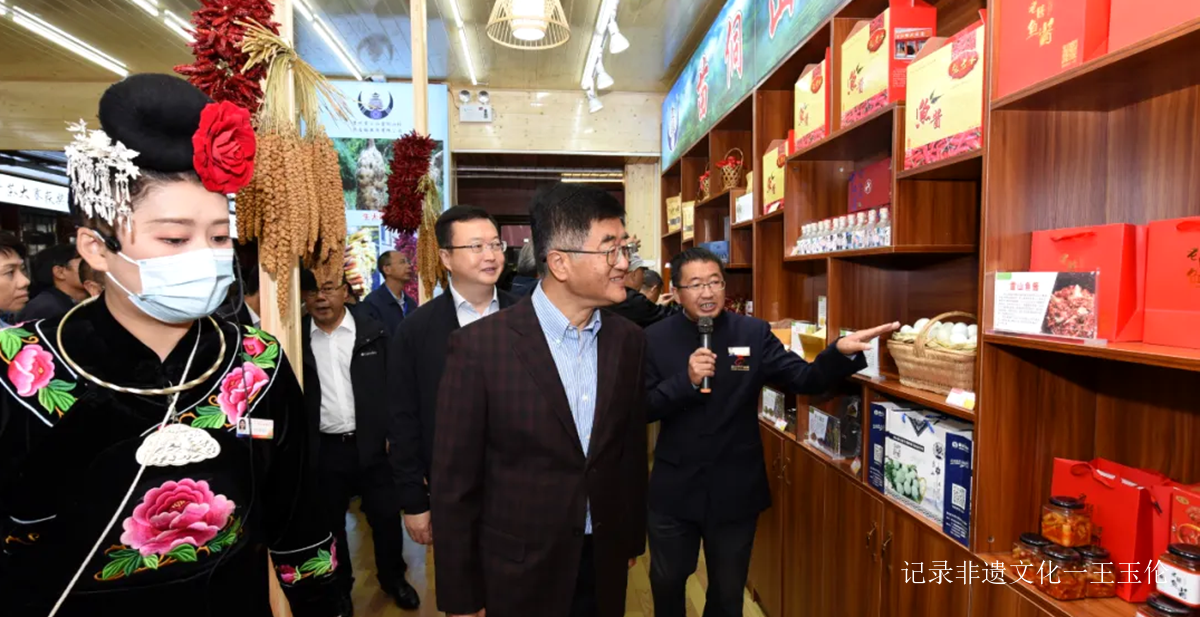 贵州省人大党组书记、副主任慕德贵出席贵州绿茶进景区茶文旅融合发展现场会并讲话