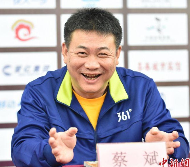 资料图:蔡斌在去年东京奥运会后,郎平卸任中国女排主帅一职.