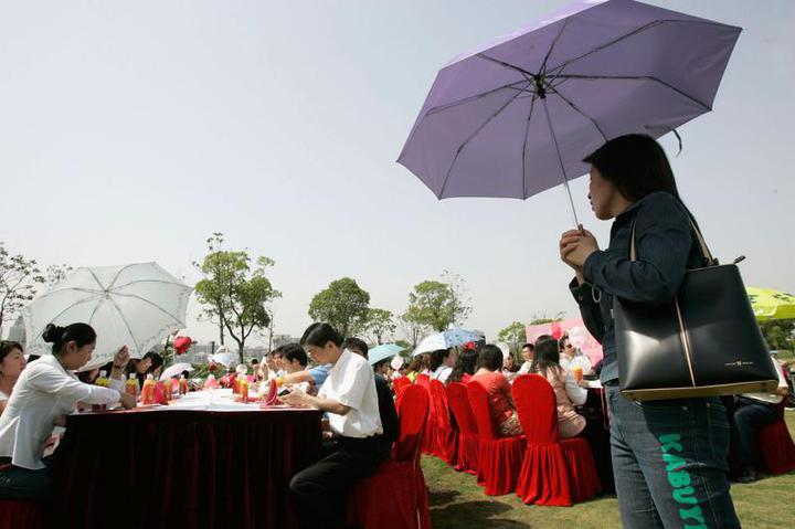 脱单难催生相亲市场蓬勃发展。(Getty Images)