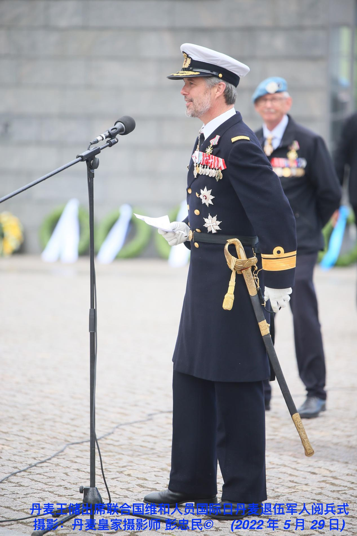 联合国维和人员国际日 丹麦王储出席丹麦退伍军人阅兵式