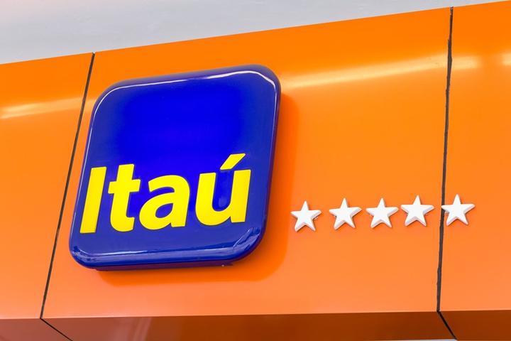 Itaú Unibanco (ITUB4) registra lucro recorrente de R$ 7,36 bi no 1º tri de 2022, alta de 15% na base anual - InfoMoney