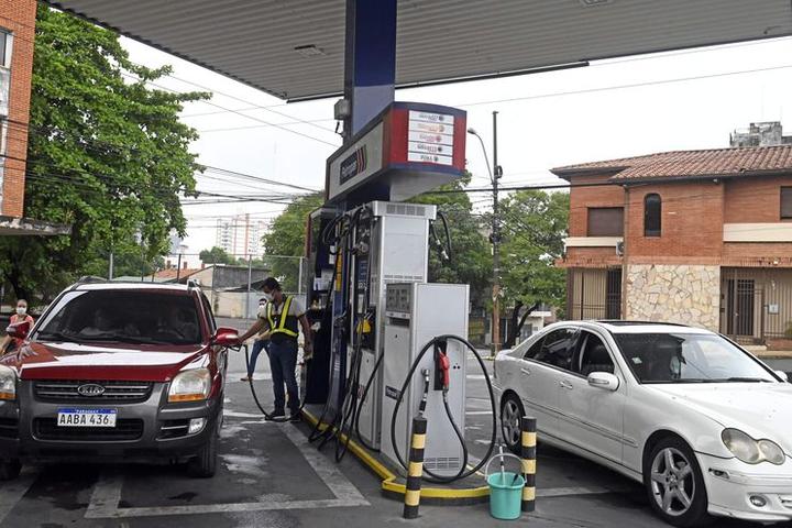 Paraguay eleva los precios del combustible por sexta vez en un año