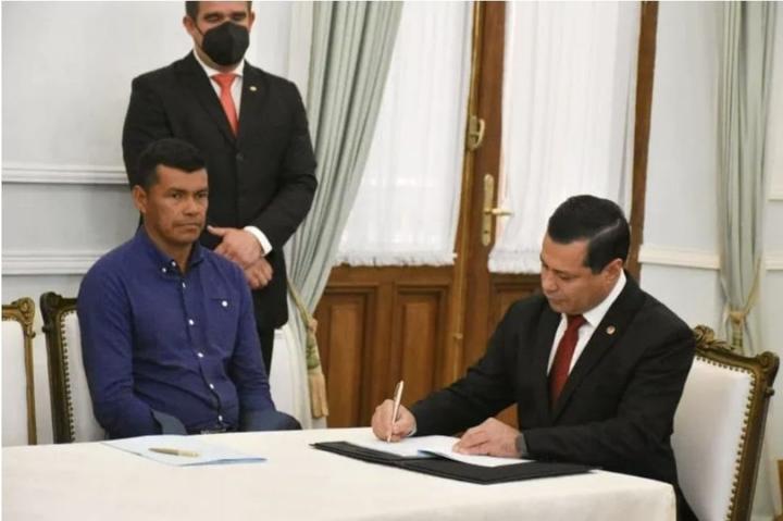 Finalmente, ANDE firma contrato para construcción de primera planta solar en el Chaco