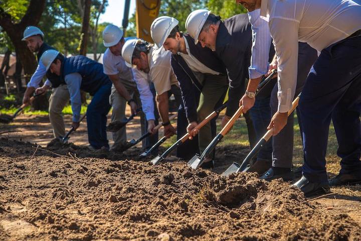 Distrito Perseverancia dio la palada inicial de las obras de una propuesta que permitirá vivir, disfrutar y trabajar sin salir de Asunción reuniendo áreas residenciales, comerciales y corporativas. Foto: Gentileza.