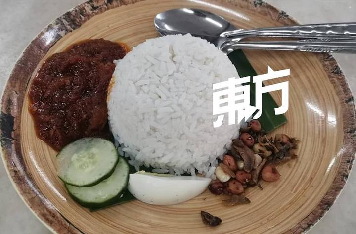 一碟白飯和醬料份量充足的普通椰漿飯只售2令吉。