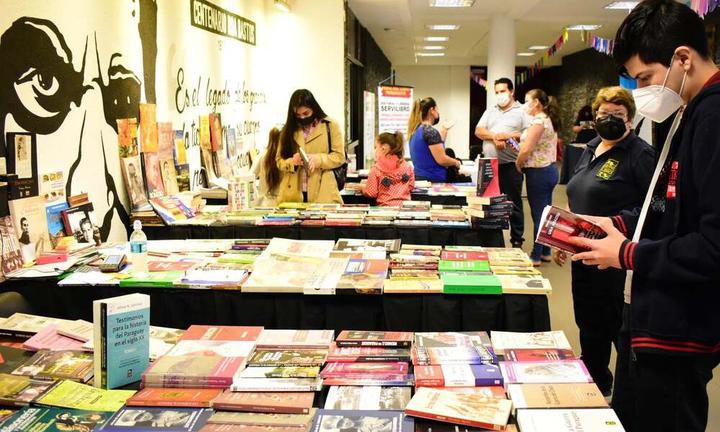 Libroferia Encarnación: “Una nueva página” • El Nacional