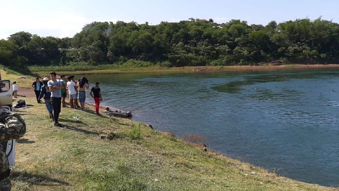 Niño de 8 años cae en aguas del río Paraná y desaparece