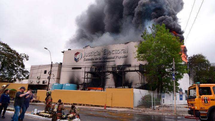 Un incendio destruyó al menos 8.500 máquinas de votación en Paraguay - Infobae