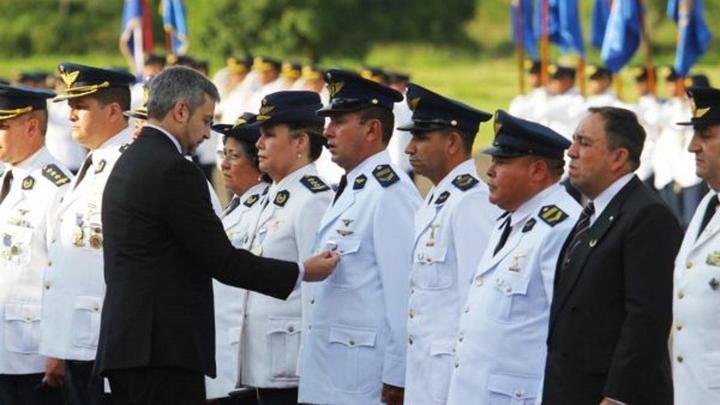 Mario Abdo dispone nuevos cambios en la Fuerza Aérea Paraguaya