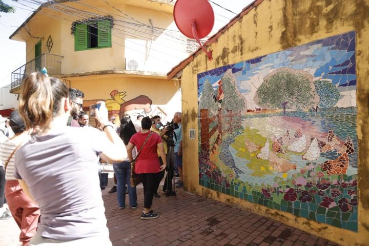 La Chacarita se convirtió en una galería de arte público a través de un circuito que recorrió más de 30 murales - Municipalidad de Asunción