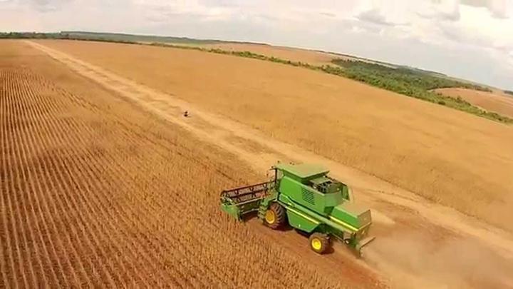 Colheita da soja safra 2013/14 em Corpus Christi no Paraguai - YouTube