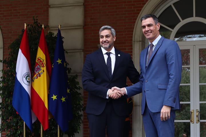 La Moncloa. 03/11/2022. Pedro Sánchez and Mario Abdo boost bilateral relations between Spain and Paraguay [President/News]