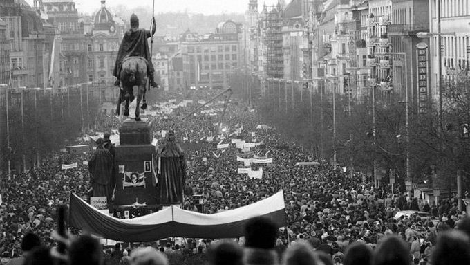 Svátek 17. listopadu změní svůj název. Významný den bude mít v kalendáři i  Karel IV. - Aktuálně.cz