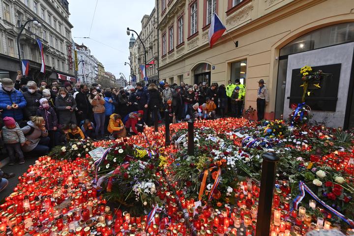 Česko si připomene výročí 17. listopadu pietními akcemi i happeningy |  ČeskéNoviny.cz