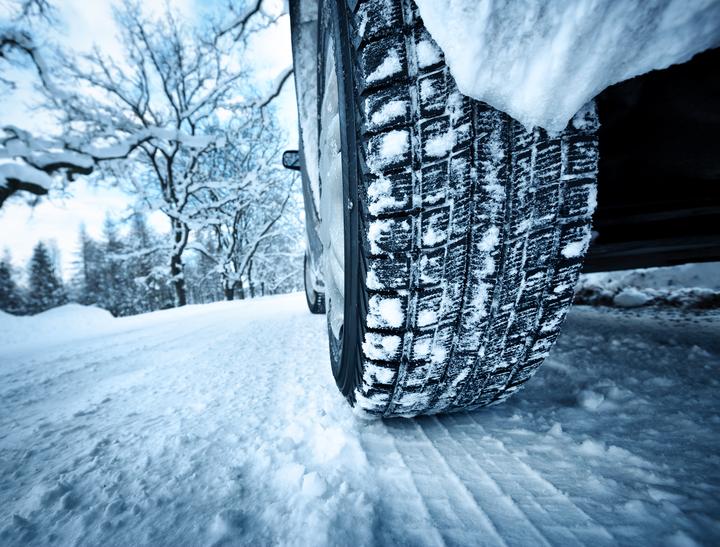 Celoroční pneumatiky - komu se vyplatí a co na ně říkají autoservisy