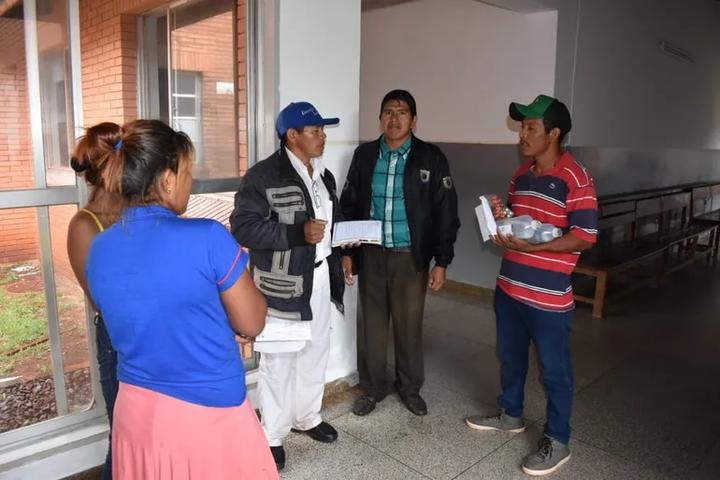 Video: indígena supuestamente obligada a limpiar piso de hospital donde tuvo a su hijo por cesárea - Nacionales - ABC Color