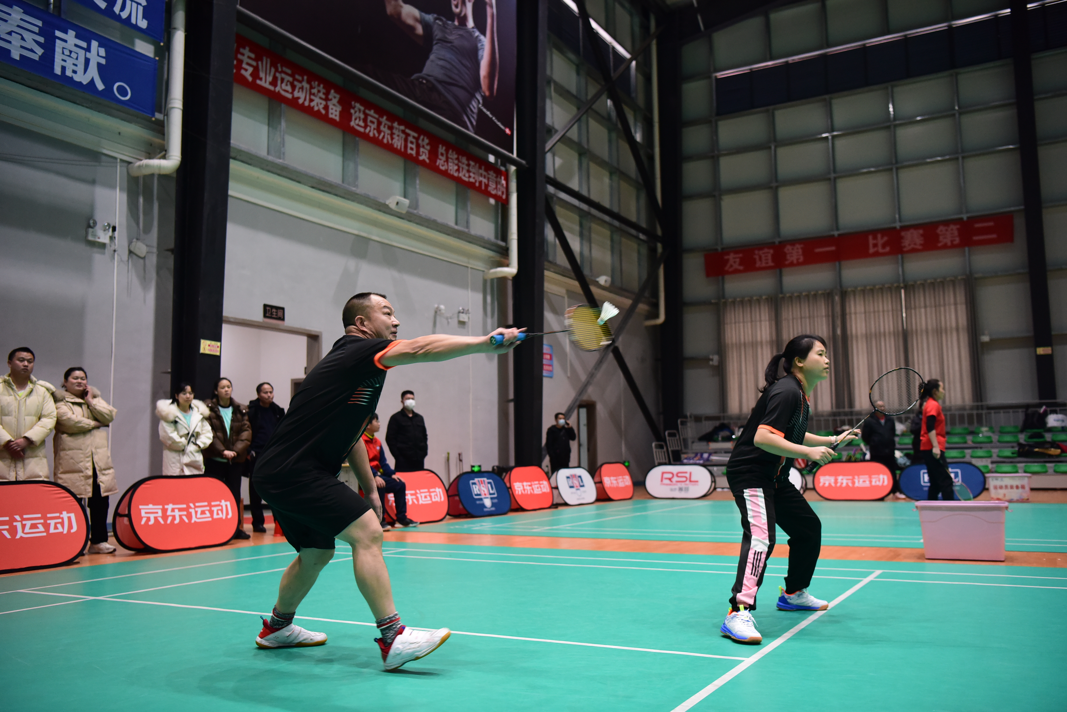 黔东南州公安机关第一届警营文化节 羽毛球赛在锦屏举行