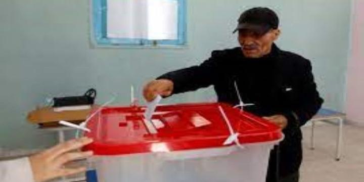 A voter casts his ballot at a polling station during parliamentary election in Tunis, Tunisia December 17, 2022.