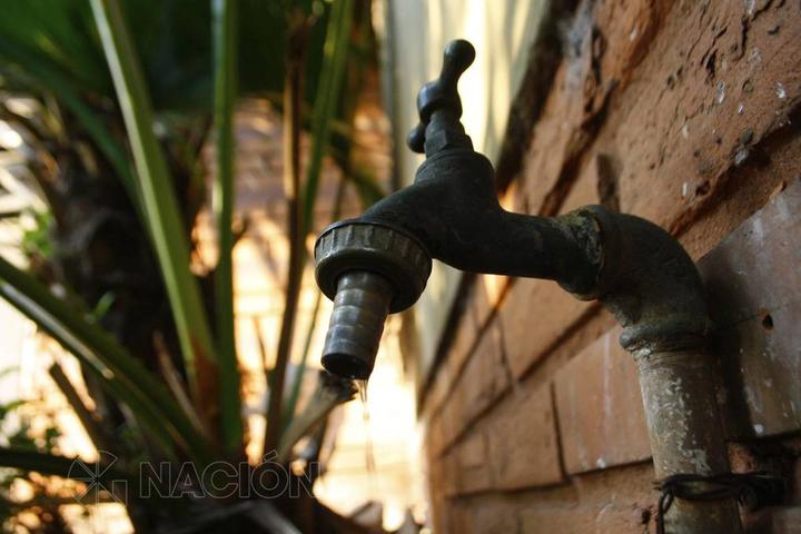 La Nación / Bajante de ríos apeligra abastecimiento de agua potable, advierten