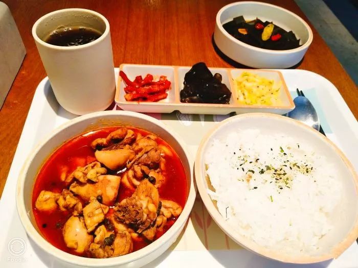 地址:西康路1109号宁浩数学对面人均:22元周鱼小馆石锅酸菜鱼这家店在