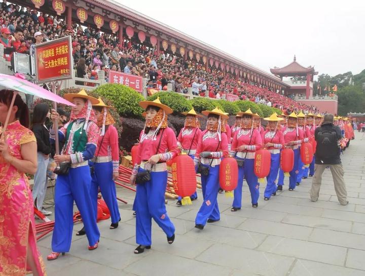 四海八荒,九天仙女. 德为世重,名高北斗. 呈辉南极,霞焕椿庭.