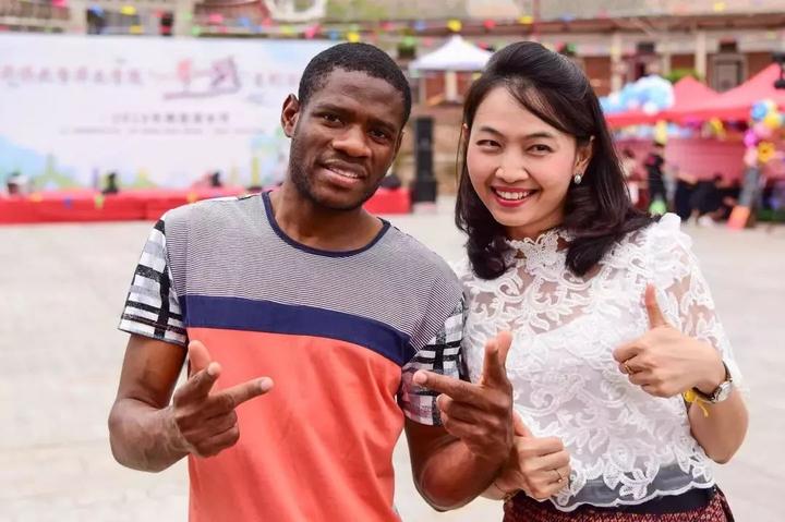 (东南亚泼水美食节 图/林志杰)