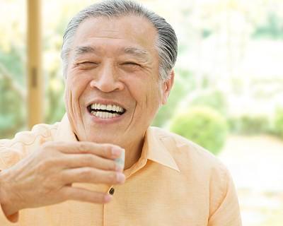 六旬老人上午出院喝酒庆祝,下午又被送进急诊