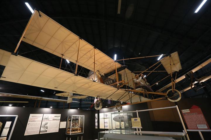 空军国家博物馆早期陈列馆拍摄的莱特兄弟时代的滑翔机(7月24日摄)