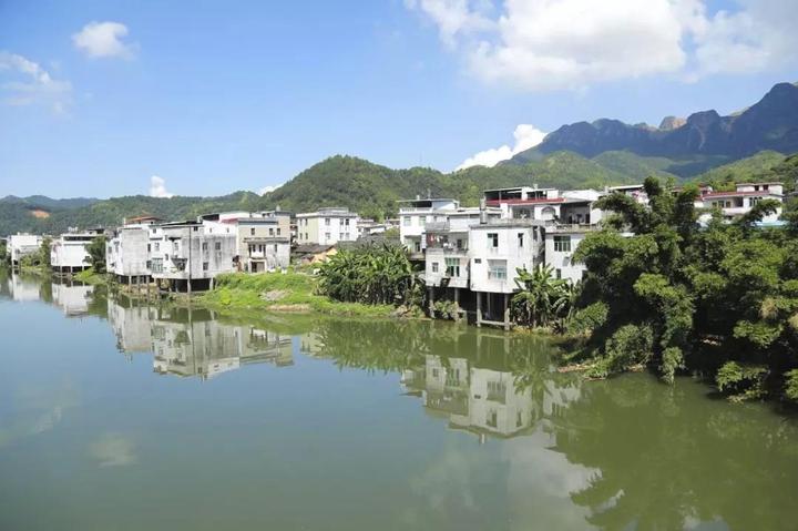 红色闽西金山之麓新村美探访绝命后卫师诞生地上杭石圳村