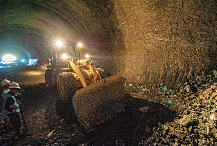 平潭麒麟大道东段首个隧道洞贯通 计划明年9月份全线通车