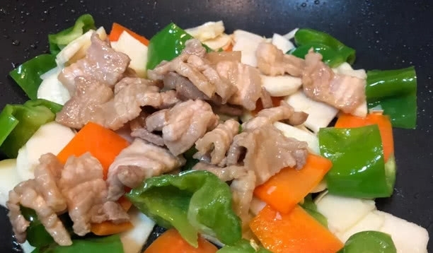 大叔家的福建菜:马蹄笋炒肉片,口感清爽,脆嫩可口,家人喜欢!