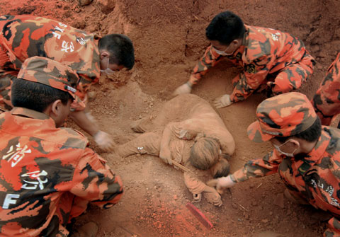 安全带不能解他却解了,他的家碎了只因牵挂着大家_瑞士_新闻_华人头条