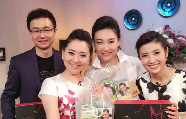 央视名嘴刚强与老婆伉俪现身,春妮41岁产子,第二段婚姻终获幸福_智利