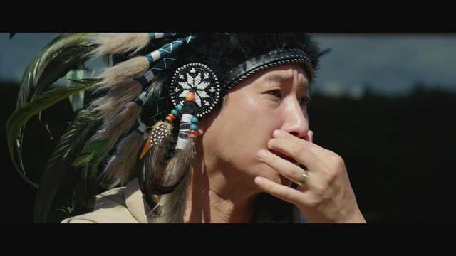 一时间血涌心头,血液涌入四肢,基宇爸爸毫不迟疑的捡起地上的菜刀