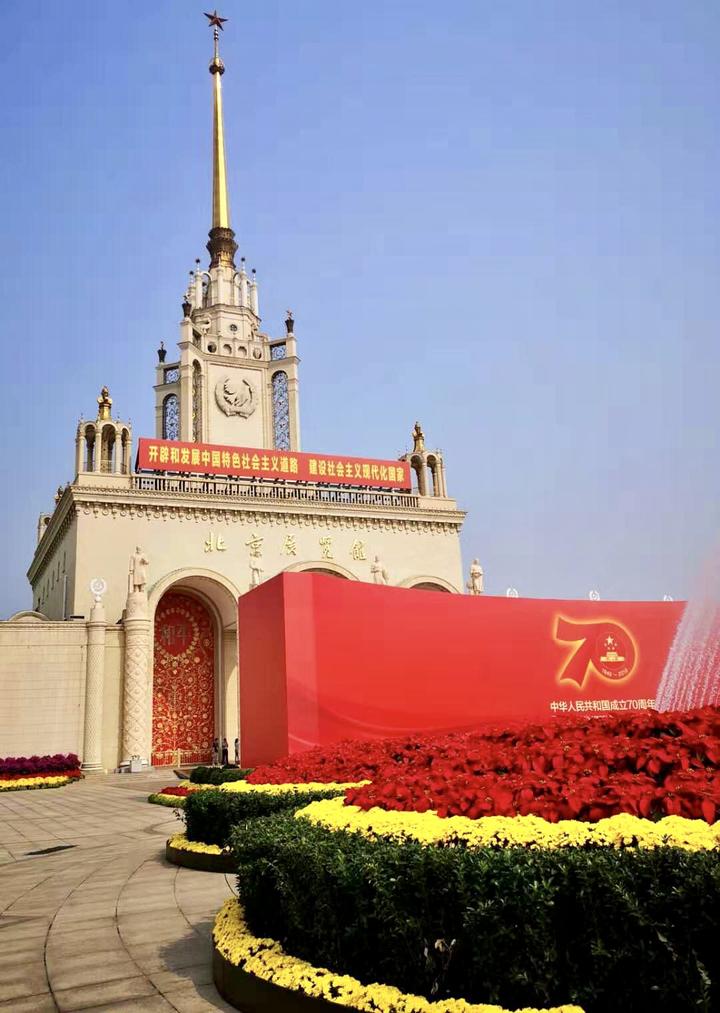 中外记者参观庆祝新中国成立70周年展点赞中国伟大发展成就