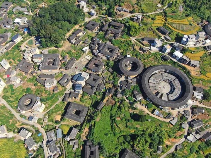 金色圆舞曲永定岩太土楼梯田秋色醉人