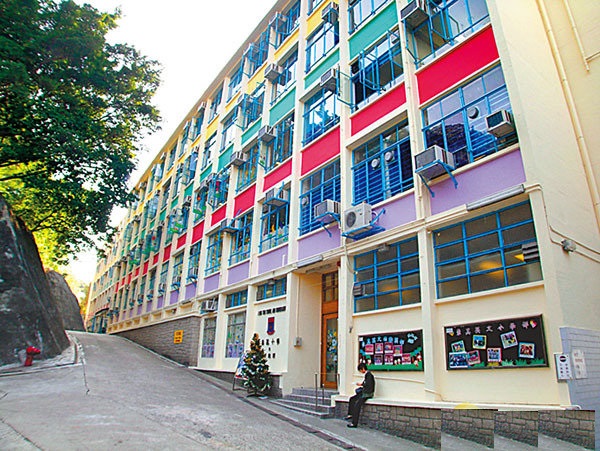 香港崇真小学暨幼稚园有「黄师」涉嫌虐待警察儿子,重案组已接手跟进.