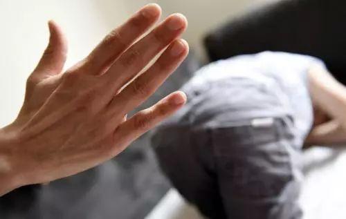 日本拟禁止父母体罚子女那么体罚孩子是对还是错