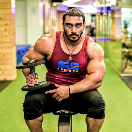 印度国民男神野兽般的肌肉就像从漫画里走出来一样帅翻了