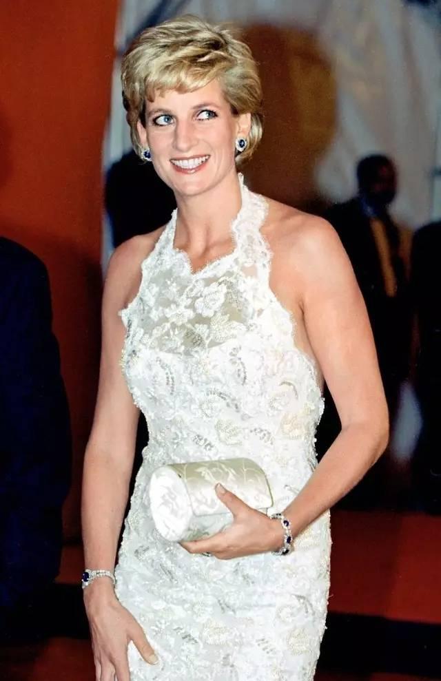 英国最美的王妃戴安娜,最爱的蓝宝石,款款都是经典