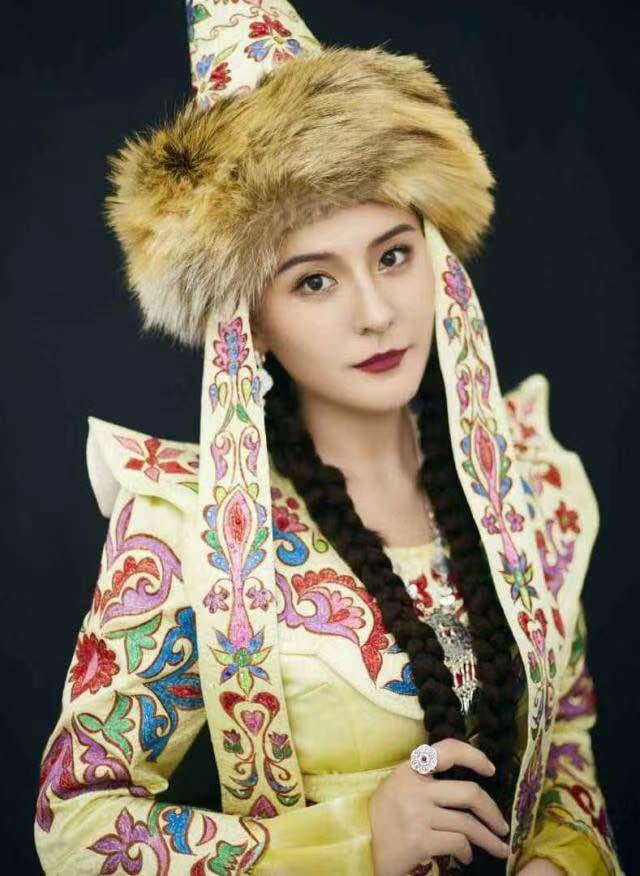 穿上自家哈萨克族服饰才是热依扎的style娜扎热巴考虑下